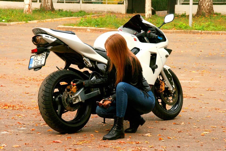 Motocykl dla kobiety – czym powinien się charakteryzować?
