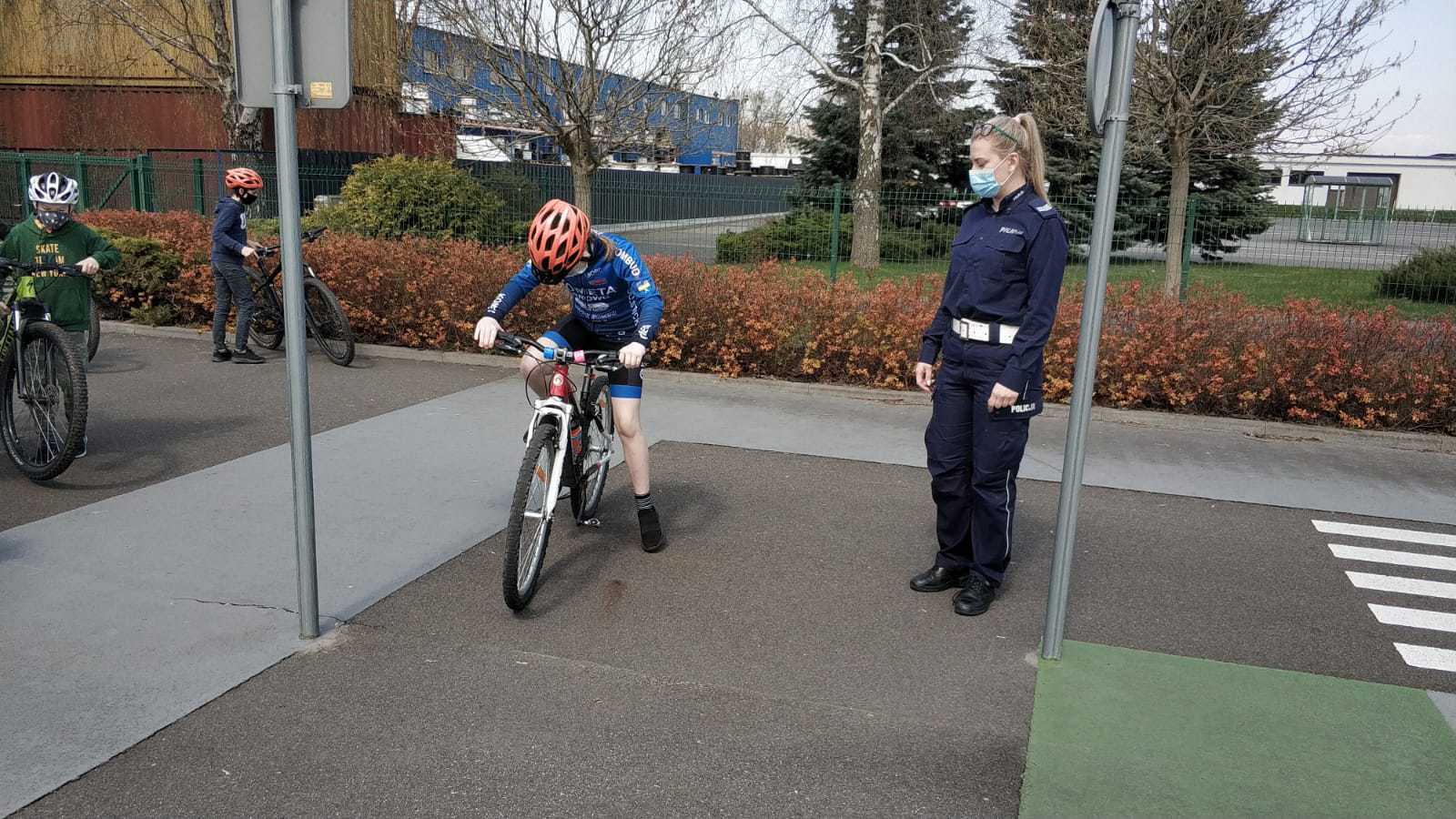 Toruń: policjantka przeprowadziła egzamin na kartę rowerową