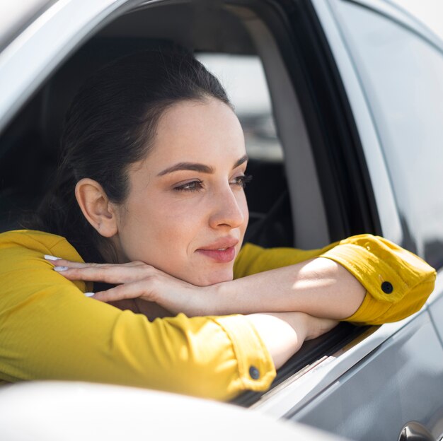Kobiety za kierownicą: pasja, która napędza motoryzację