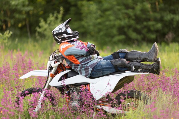 Jak wybrać idealne gogle enduro dla początkującego motocyklisty?